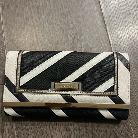 River island wallet - Picture 1 of 3